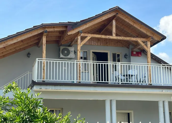 2Bedroom Apartment,Free Parking 06