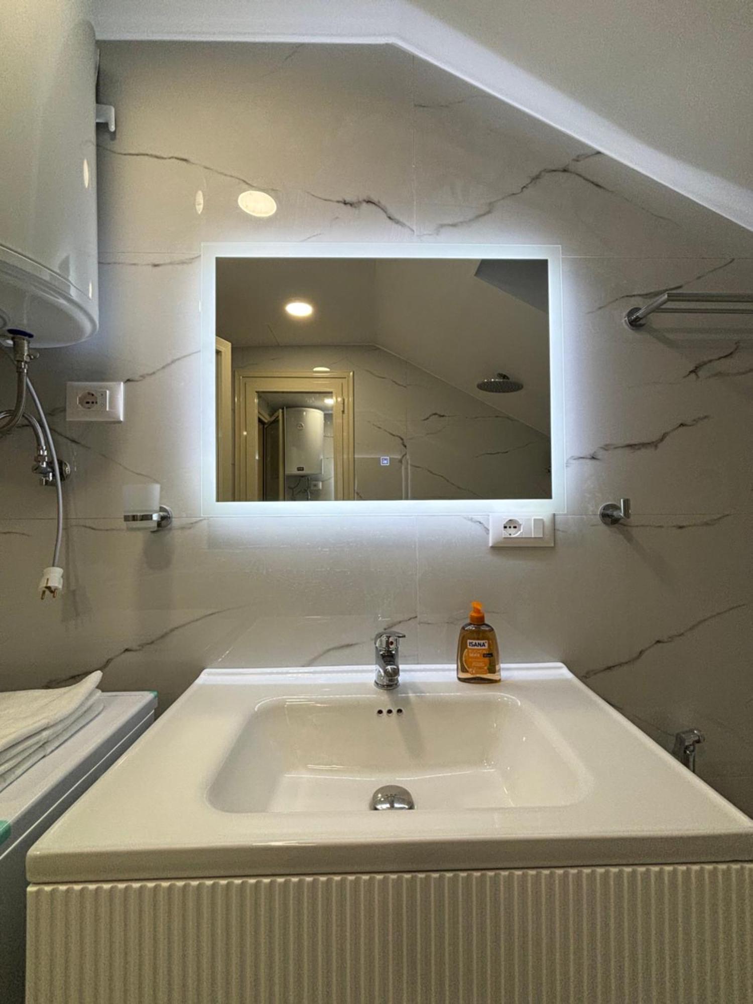 2bedroom Apartment,free Parking 06 Apartment Kamez